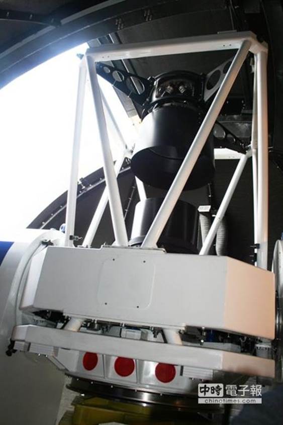 澳洲科研團隊運用該校新南威爾斯Siding Spring天文台的SkyMapper天文望遠鏡，發現了目前已知最古老的恆星，估計大約形成於136億年前。(取自維基百科網站)